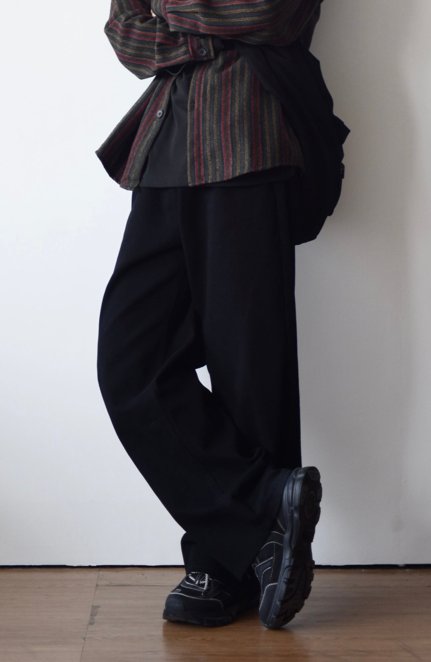 無地ストレートパンツ